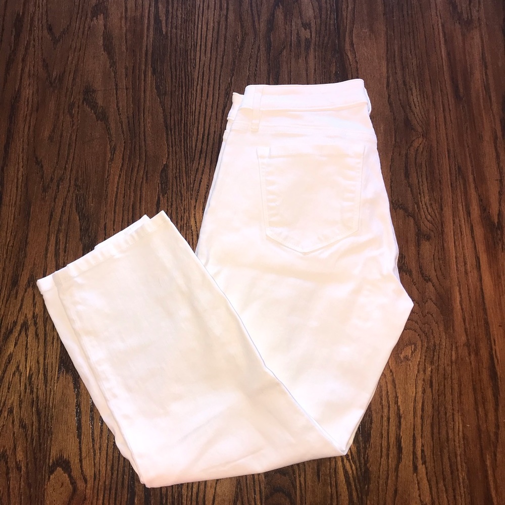 Loft White Curvy Crop- size 4